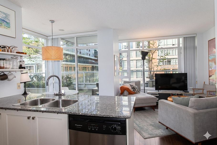 402 480 Robson Street Vancouver, BC - 9