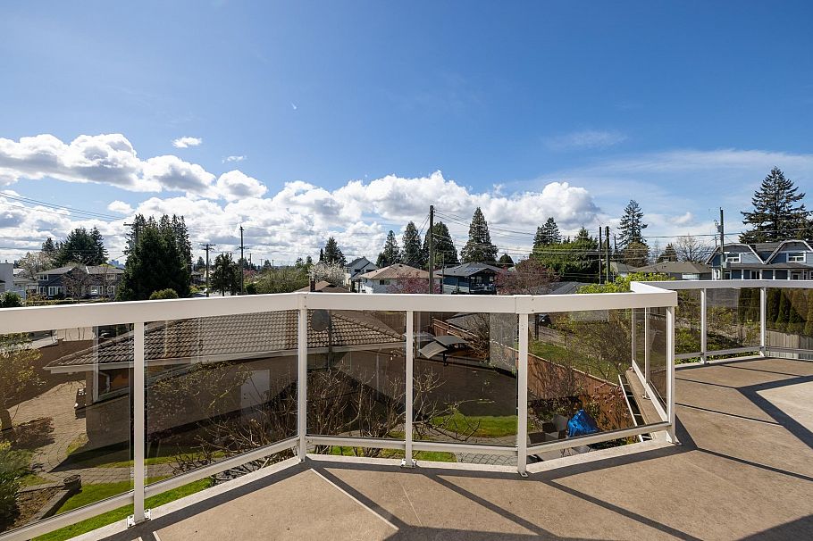 631 E 17th Street North Vancouver, BC - 28