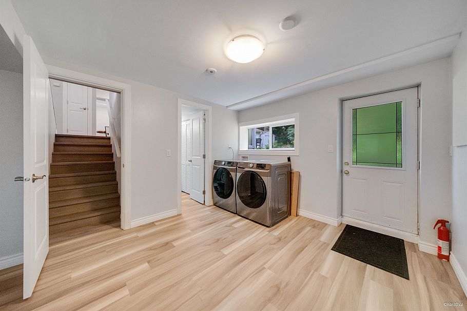 4366 Gilpin Crescent Burnaby, BC - 25