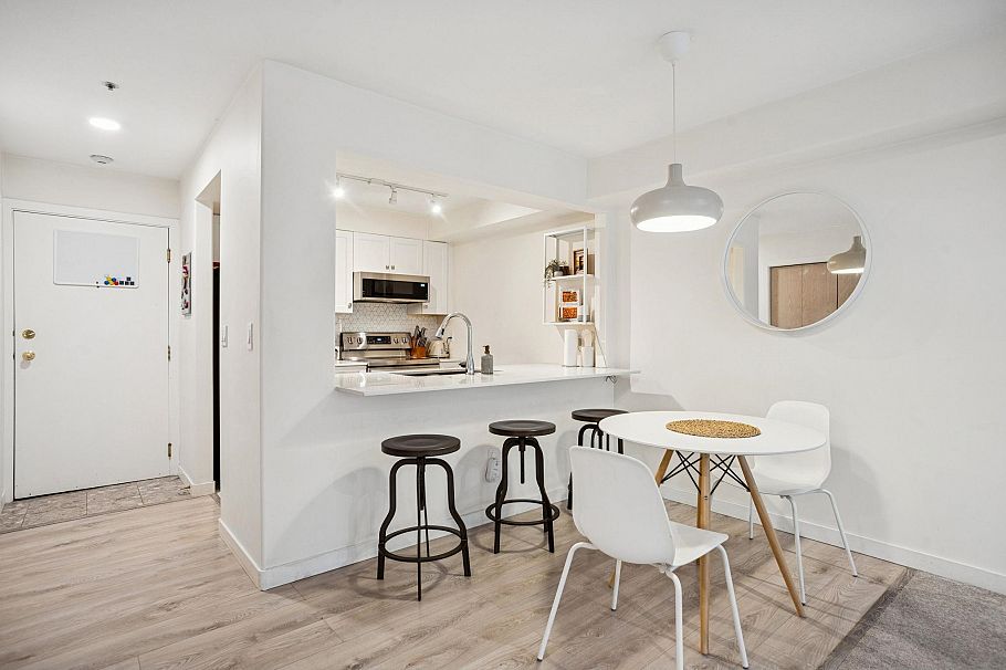 103 1515 E 6th Avenue Vancouver, BC - 4