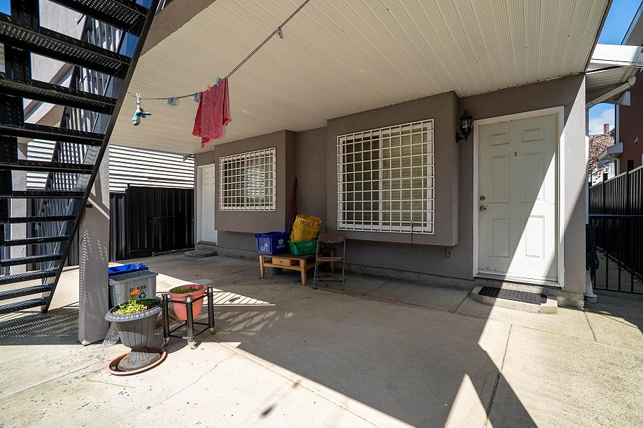 592 E 50th Avenue Vancouver, BC - 8