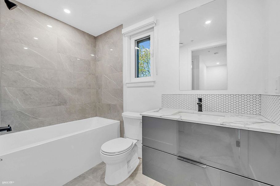 108 2085 E 1 Avenue Vancouver, BC - 24