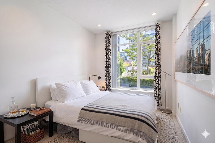 402 480 Robson Street Vancouver, BC - 14