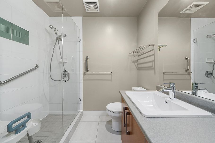 208 188 W 29 Street North Vancouver, BC - 23