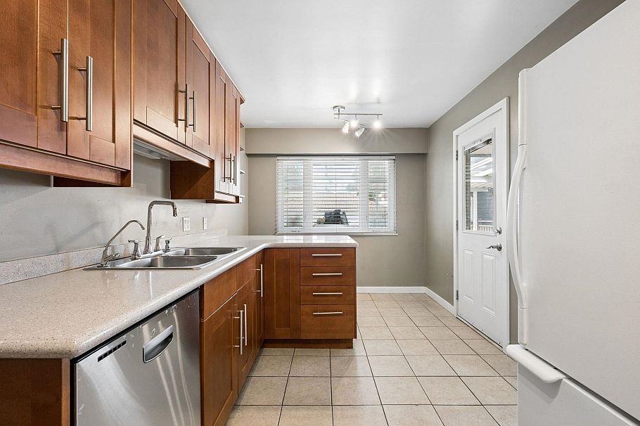 7621 Elliott Street Vancouver, BC - 9