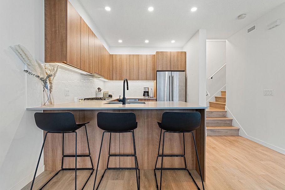 7 533 E 3rd Street North Vancouver, BC - 9