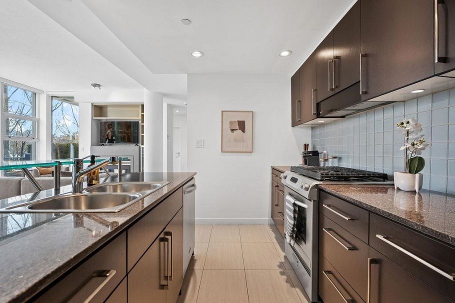 TH105 638 Beach Crescent Vancouver, BC - 39