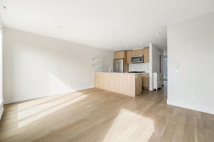 8 531 E 16th Avenue West Vancouver, BC - 2