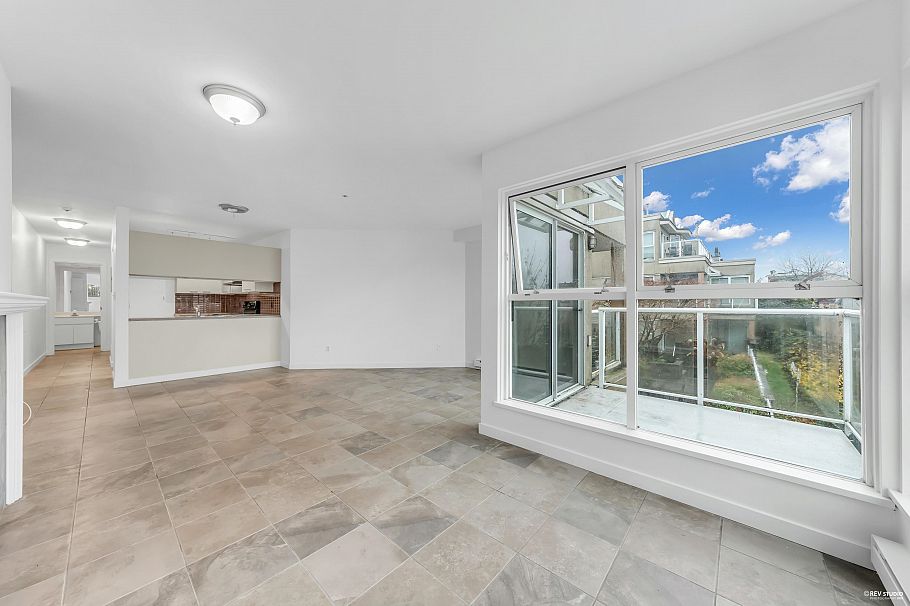 107 933 W 8th Avenue Vancouver, BC - 9