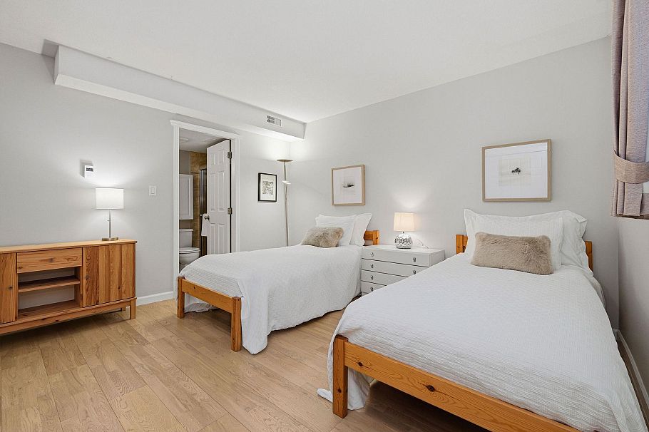 1558 Bowser Avenue North Vancouver, BC - 28