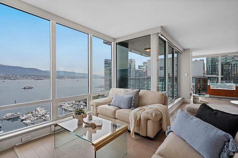 2102 590 Nicola Street Vancouver, BC - 1