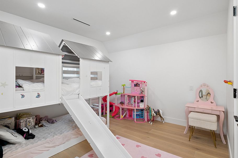 1260 Plateau Drive North Vancouver, BC - 25