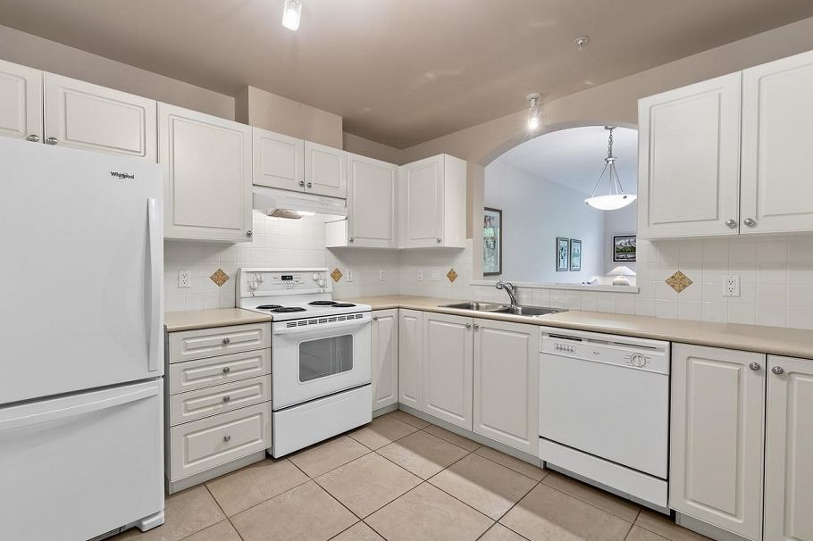 205 588 W 45th Avenue Vancouver, BC - 13