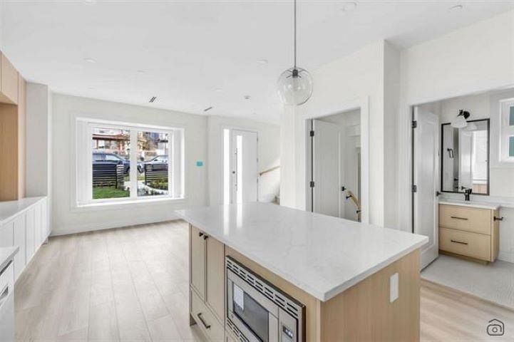 718 E 62nd Avenue Vancouver, BC - 15