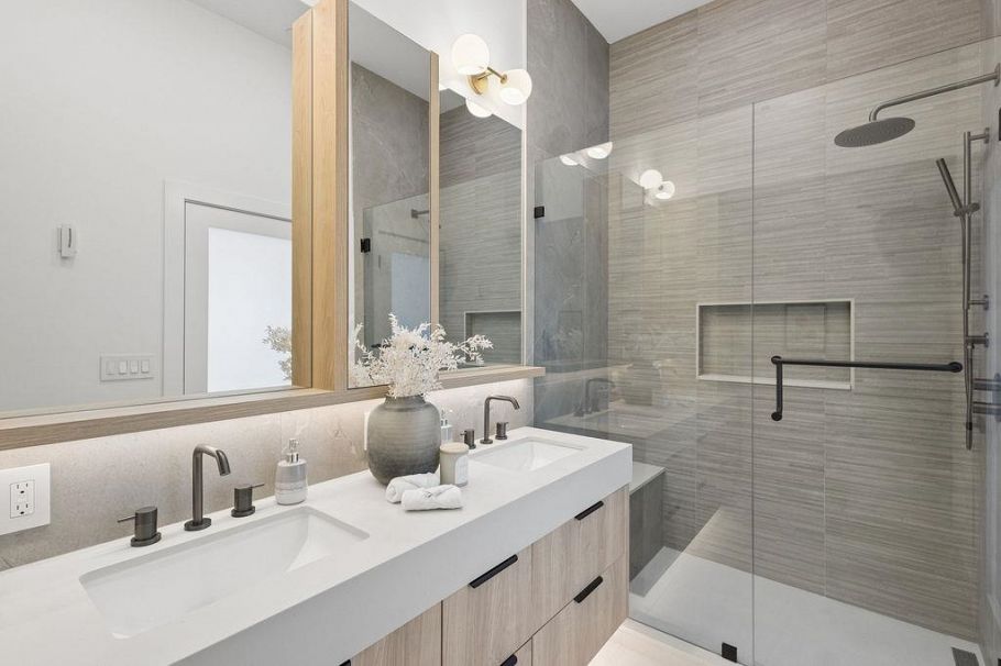 2 2752 Graveley Street Vancouver, BC - 26