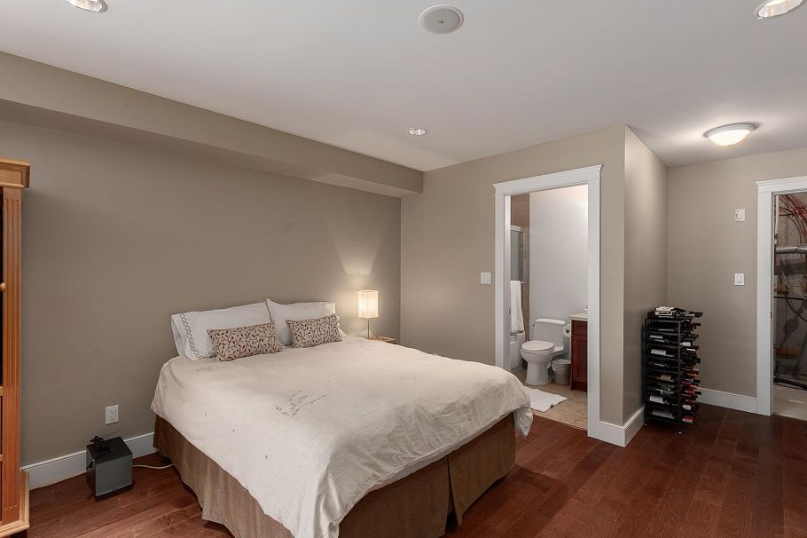227 E 17 Street North Vancouver, BC - 27
