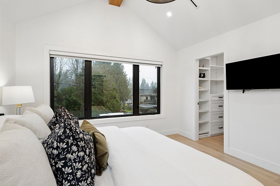 1260 Plateau Drive North Vancouver, BC - 30