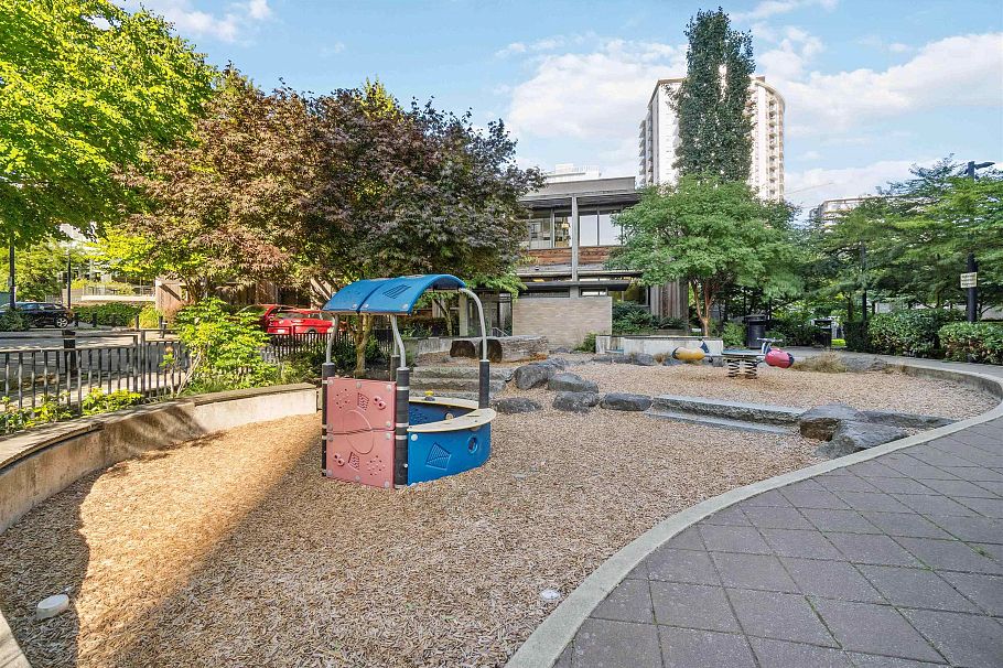 901 1320 Chesterfield Avenue North Vancouver, BC - 30