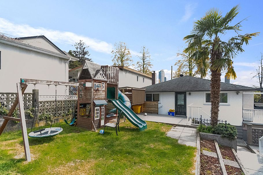 3951 William Street Burnaby, BC - 28
