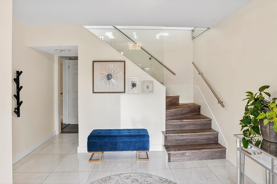 668 Alpine Court North Vancouver, BC - 25