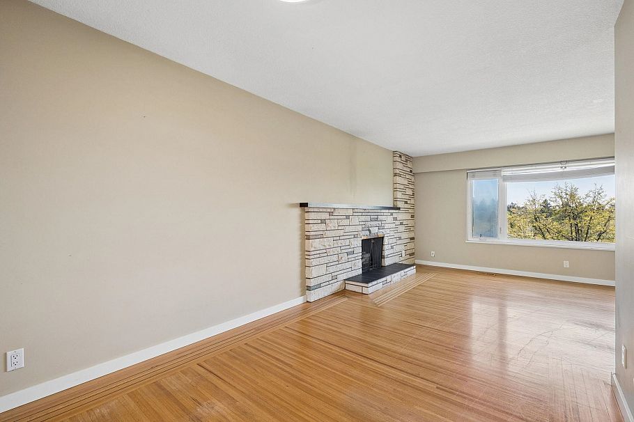7621 Elliott Street Vancouver, BC - 4
