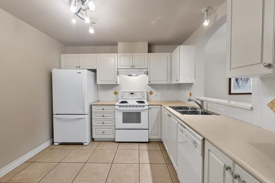 205 588 W 45th Avenue Vancouver, BC - 12