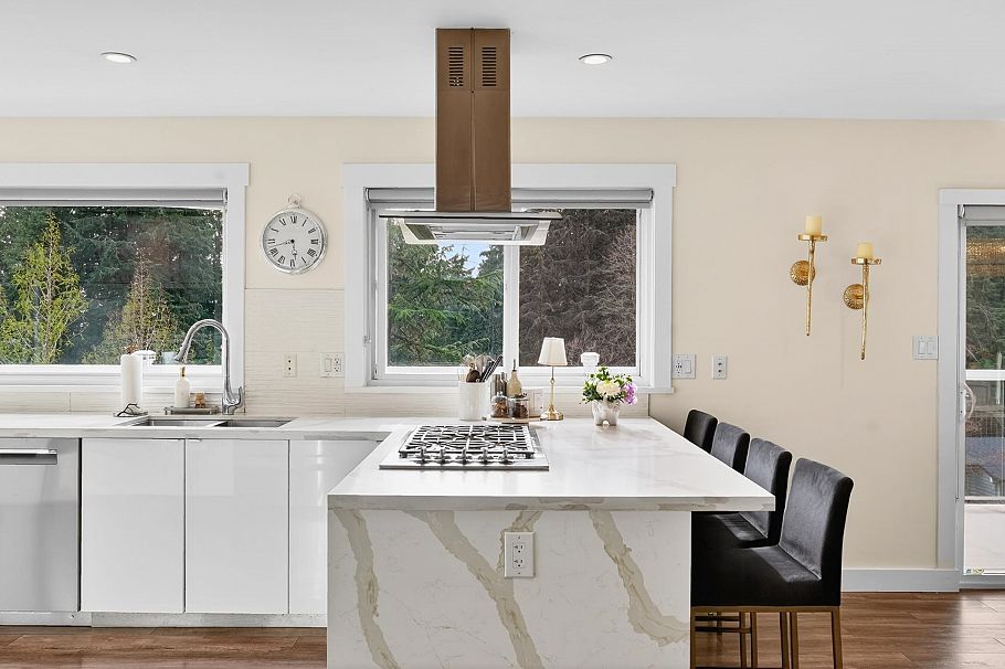 668 Alpine Court North Vancouver, BC - 8