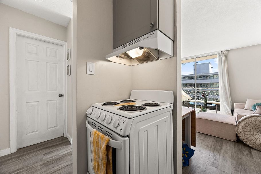 701 1100 Harwood Street Vancouver, BC - 4