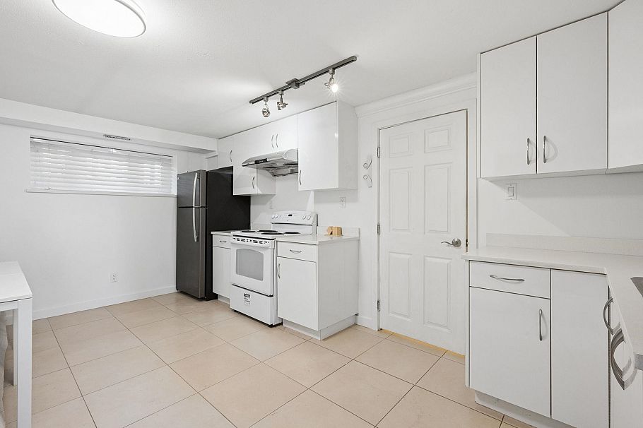 7621 Elliott Street Vancouver, BC - 30