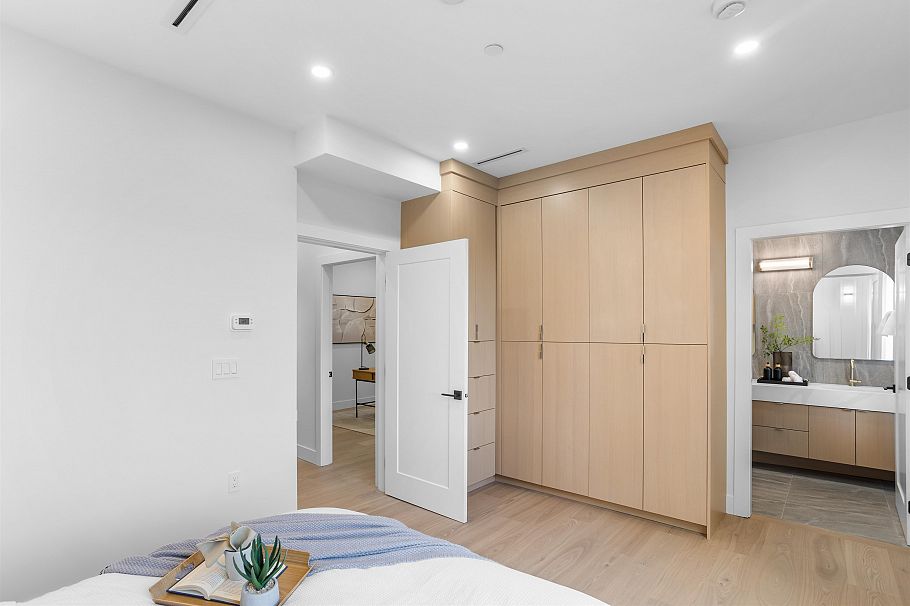 1 165 E 45th Avenue Vancouver, BC - 12