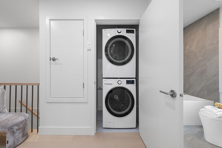 2136 E 10th Avenue Vancouver, BC - 19
