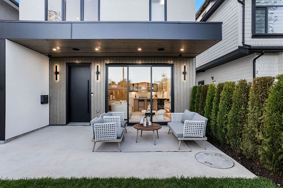 1 165 E 45th Avenue Vancouver, BC - 2