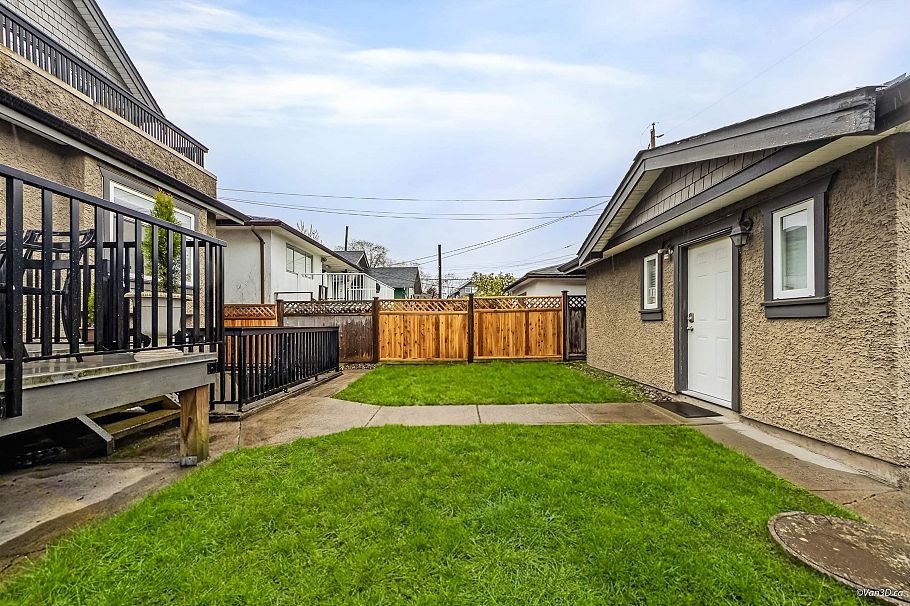 2457 E 3rd Avenue Vancouver, BC - 28