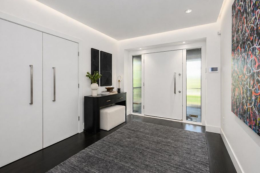 3262 W 1st Avenue Vancouver, BC - 4