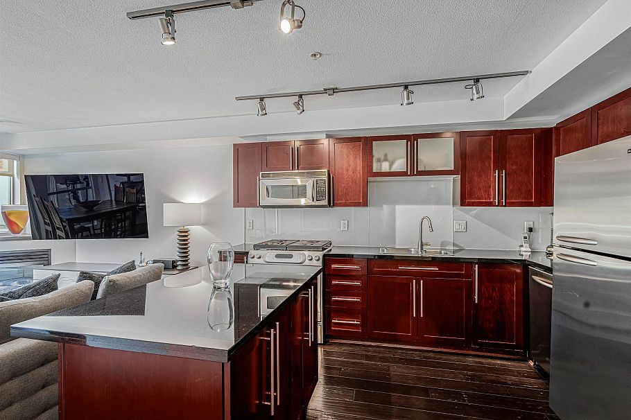 207 122 E 3rd Street North Vancouver, BC - 4
