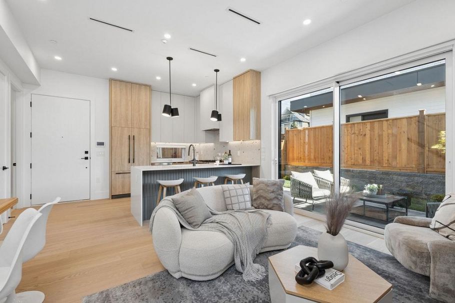 2 2752 Graveley Street Vancouver, BC - 3