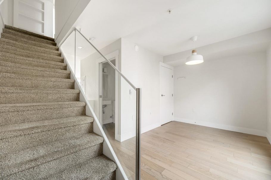 8 531 E 16th Avenue West Vancouver, BC - 8