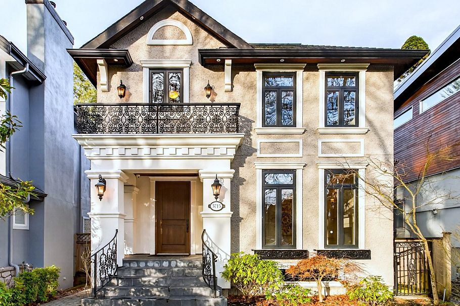 3715 W 22nd Avenue Vancouver, BC - 1