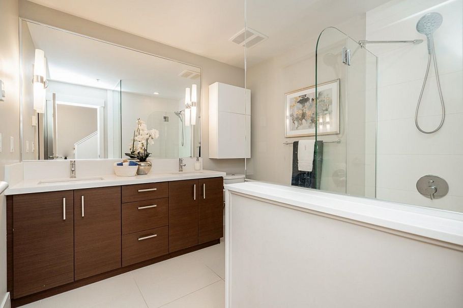 5946 Oak Street Vancouver, BC - 24