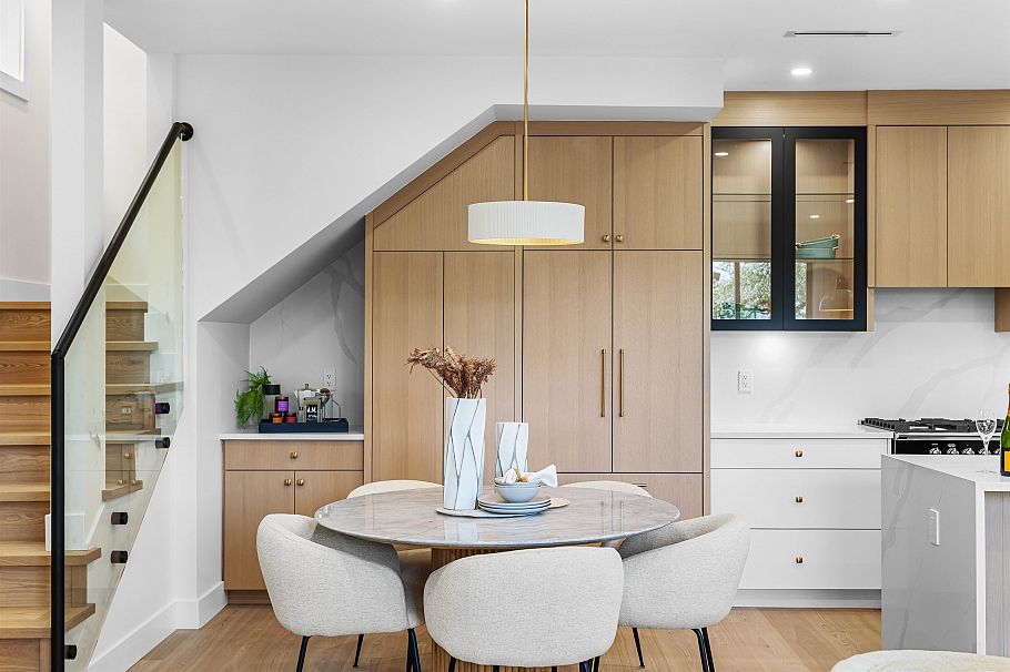 1 165 E 45th Avenue Vancouver, BC - 8