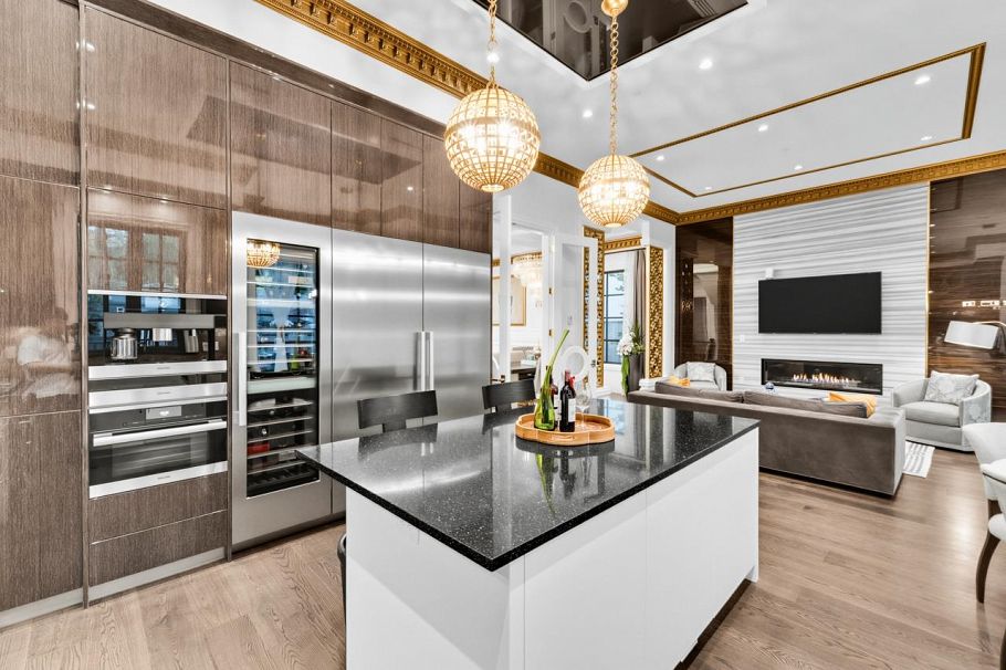 4177 Doncaster Way Vancouver, BC - 10