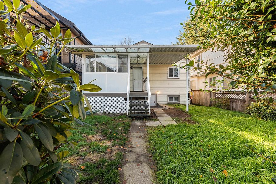 5556 Earles Street Vancouver, BC - 21