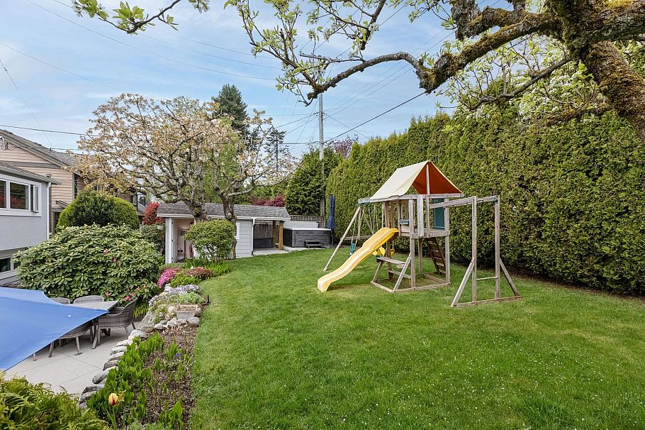 4384 Highland Boulevard North Vancouver, BC - 30