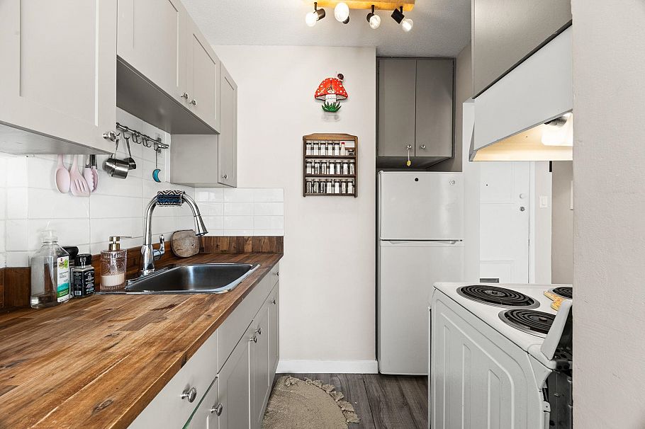 701 1100 Harwood Street Vancouver, BC - 3