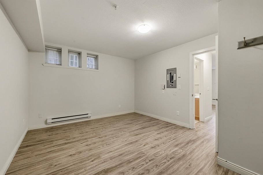 1737 Frances Street Vancouver, BC - 27