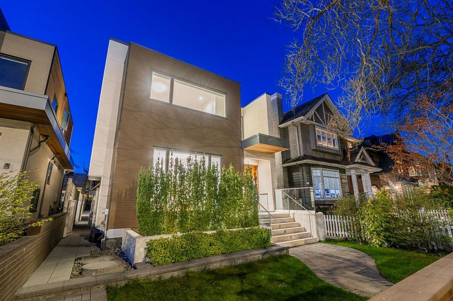 4691 W 9th Avenue Vancouver, BC - 3