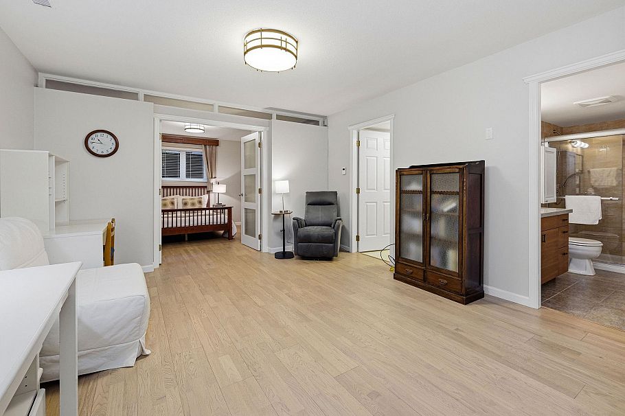 1558 Bowser Avenue North Vancouver, BC - 23