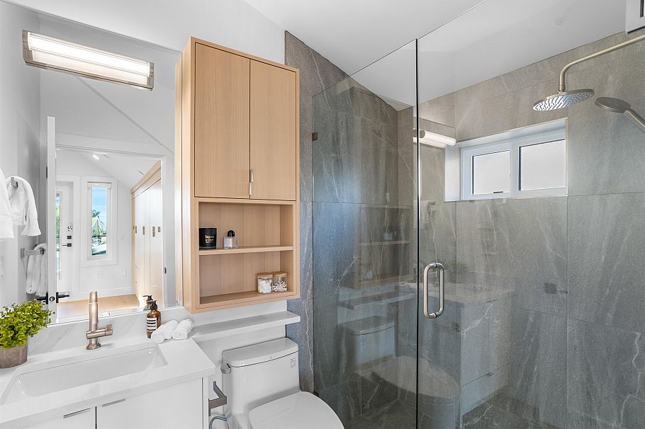 1 165 E 45th Avenue Vancouver, BC - 17