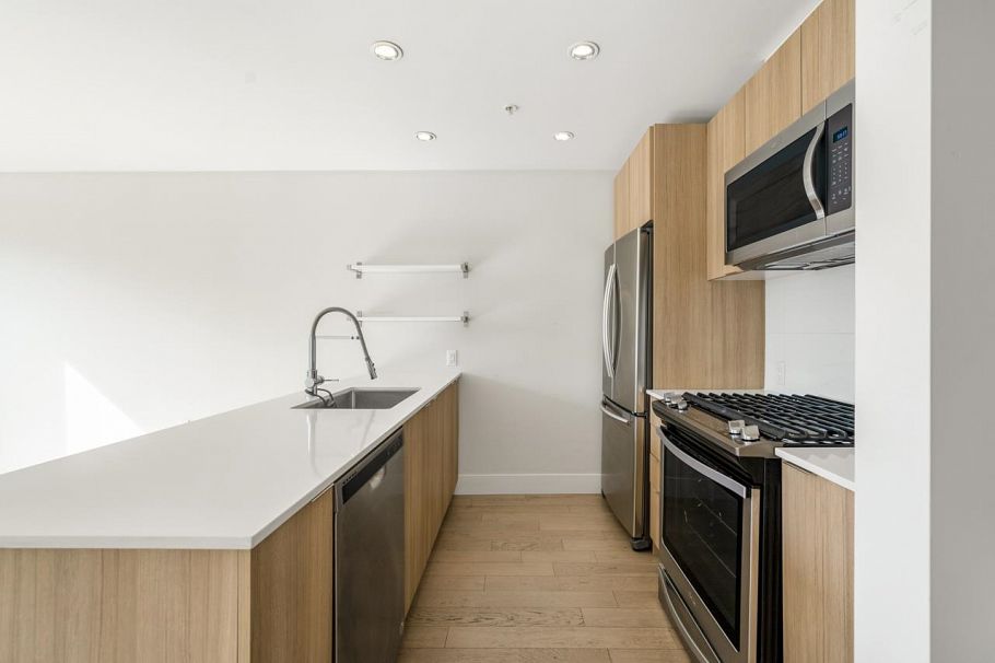 8 531 E 16th Avenue West Vancouver, BC - 5