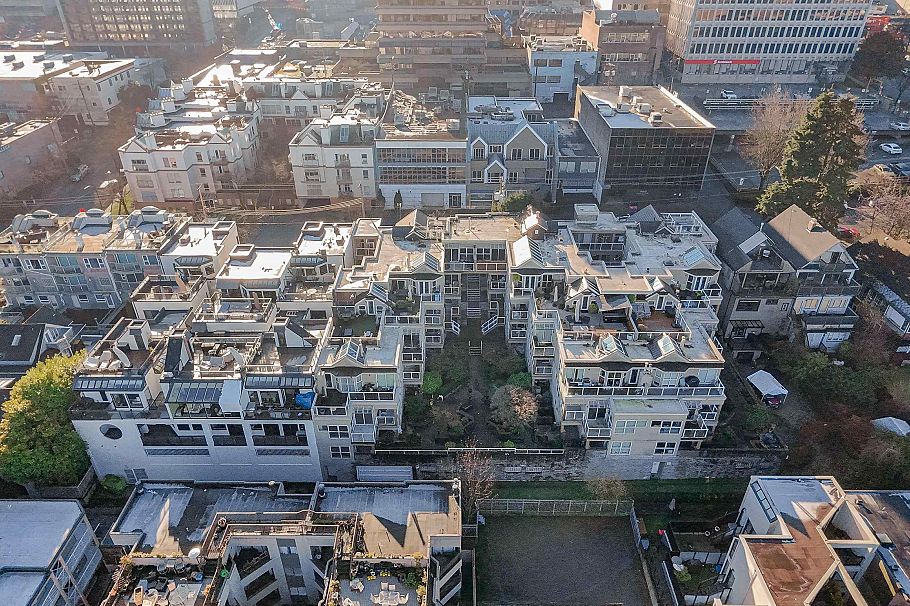 107 933 W 8th Avenue Vancouver, BC - 23